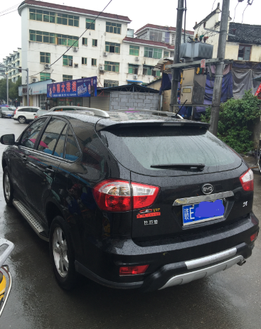 出售：比亚迪S6越野车一辆，开了3万公里，两年没到