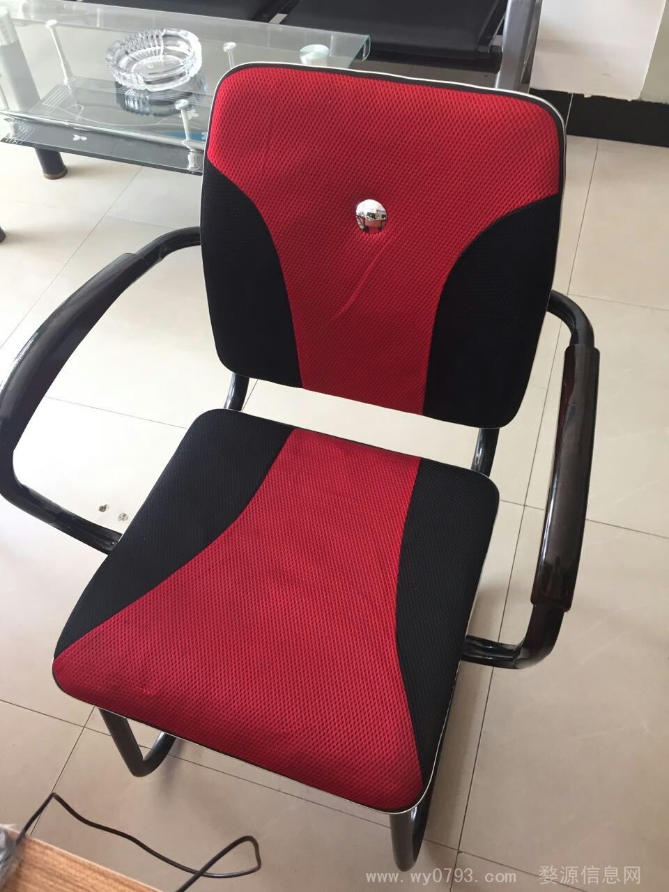 有4面新凳子要转卖，买错了样式，要重新买过